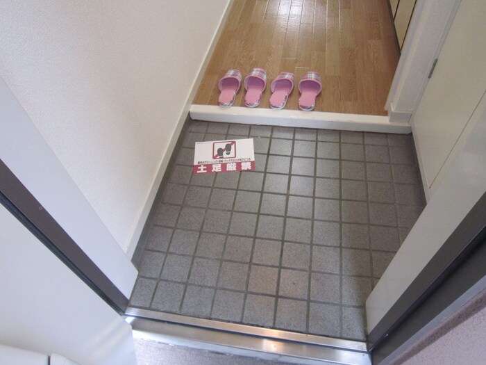 物件内観写真12　(玄関)