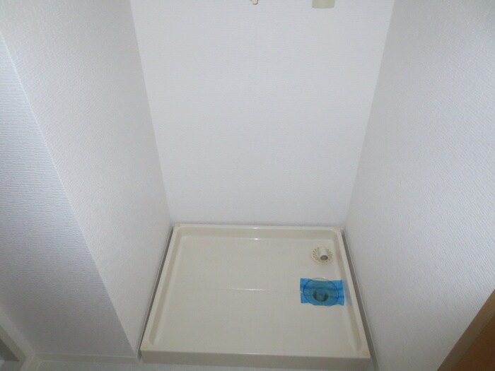 物件内観写真12　(洗濯機置場)