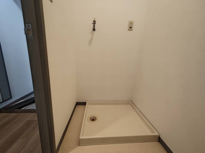 物件内観写真15　(洗濯機置場)