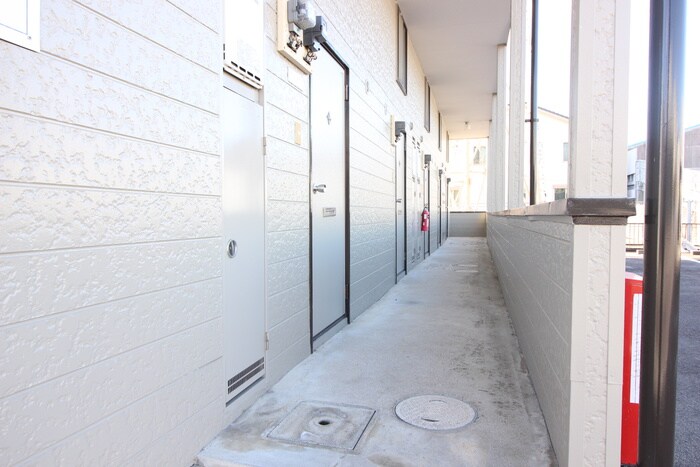 物件外観写真6　(エントランス部分)