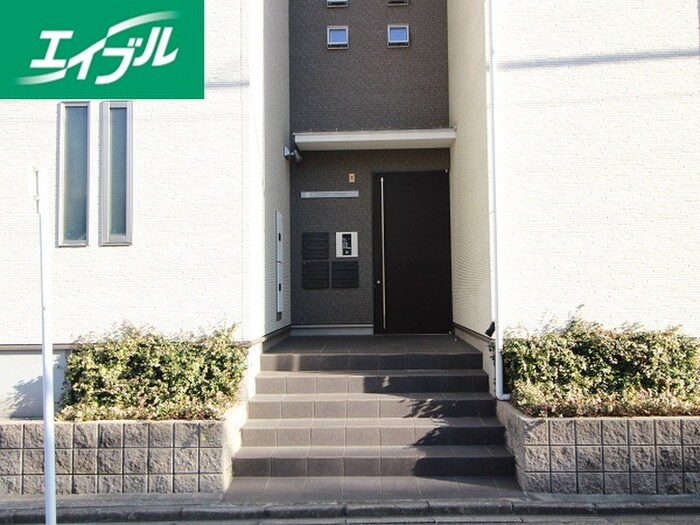 物件外観写真4　(エントランス部分)