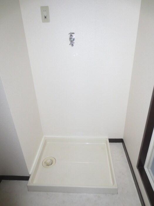 物件内観写真13　(洗濯機置場)