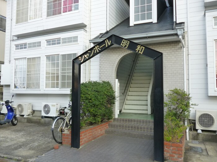 物件外観写真3　(エントランス部分)