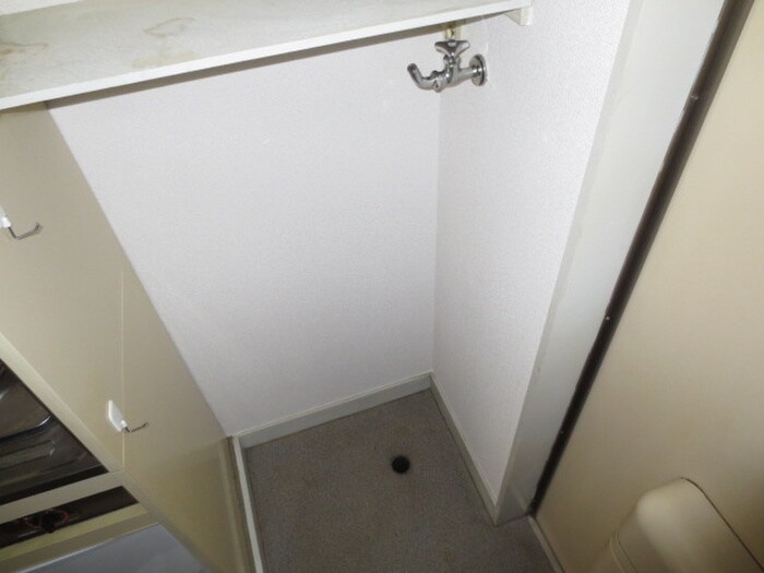 物件内観写真10　(洗濯機置場)