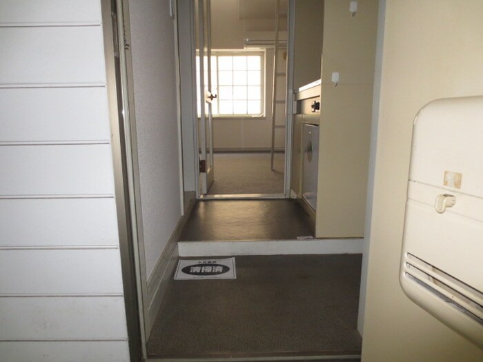 物件内観写真12　(玄関)