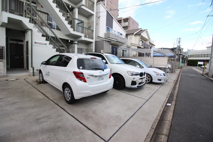 物件外観写真2　(駐車場)