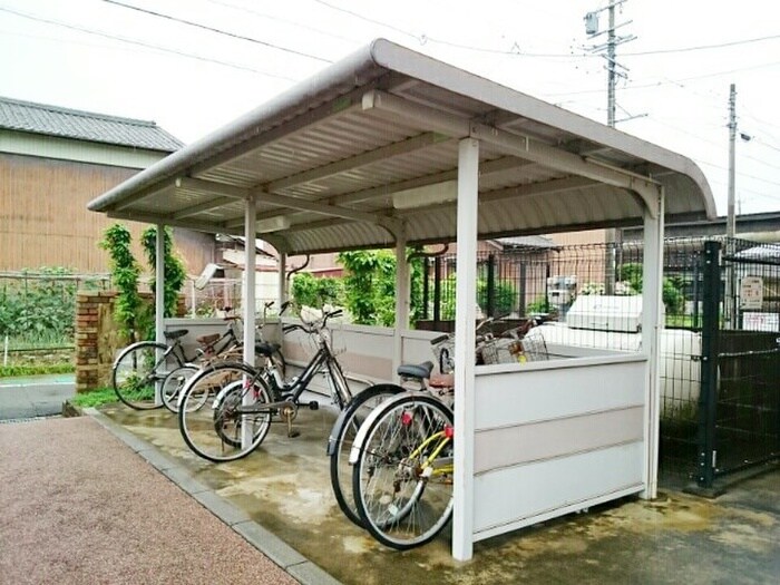 物件外観写真5　(駐輪場)