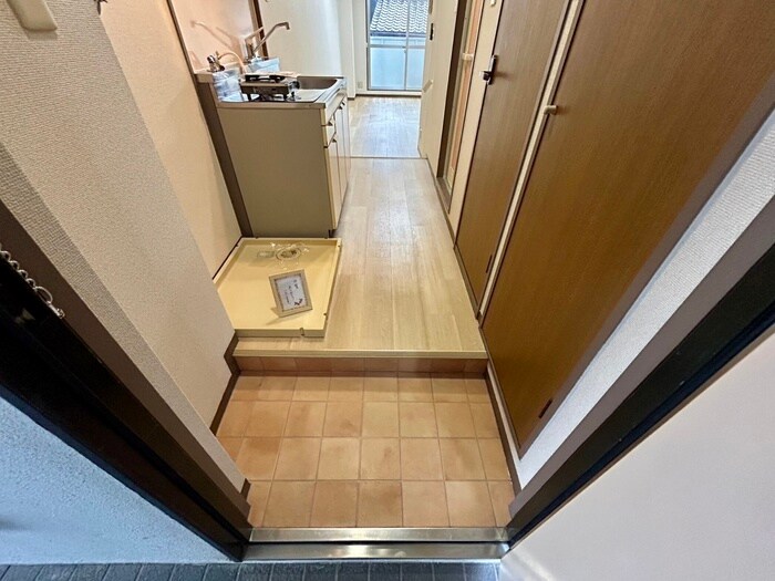 物件内観写真14　(玄関)