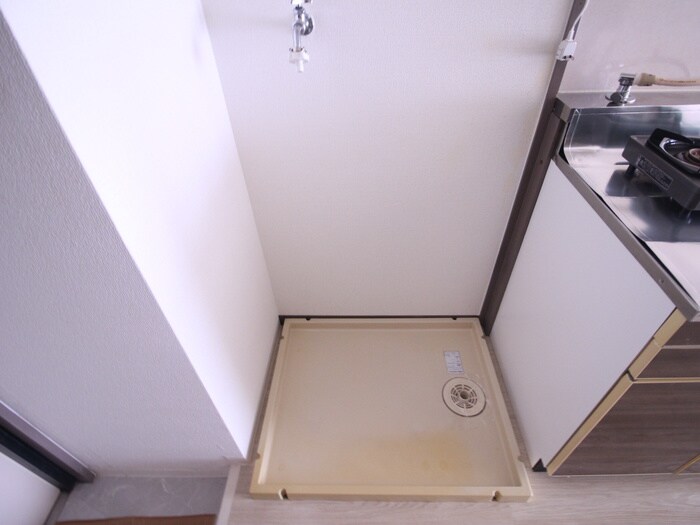 物件内観写真16　(洗濯機置場)