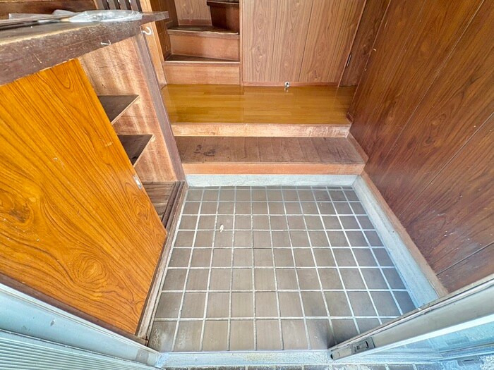 物件内観写真16　(玄関)