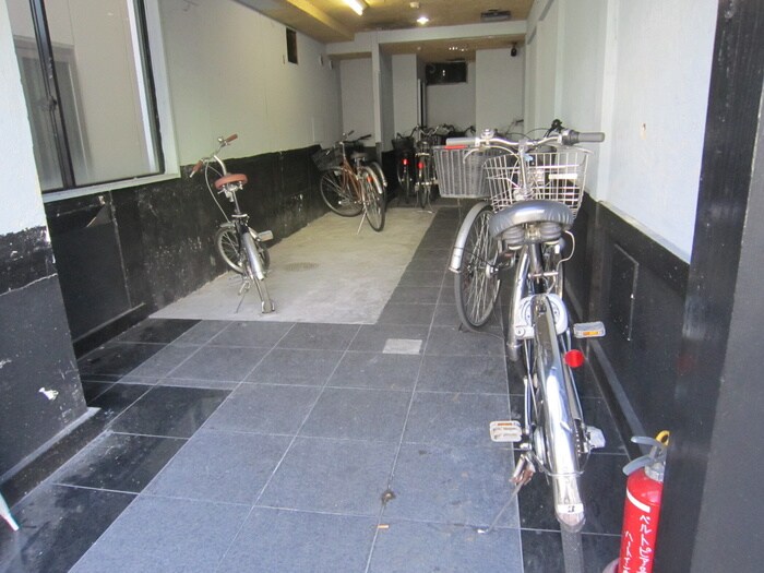 物件外観写真3　(駐輪場)