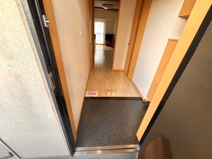物件内観写真18　(玄関)