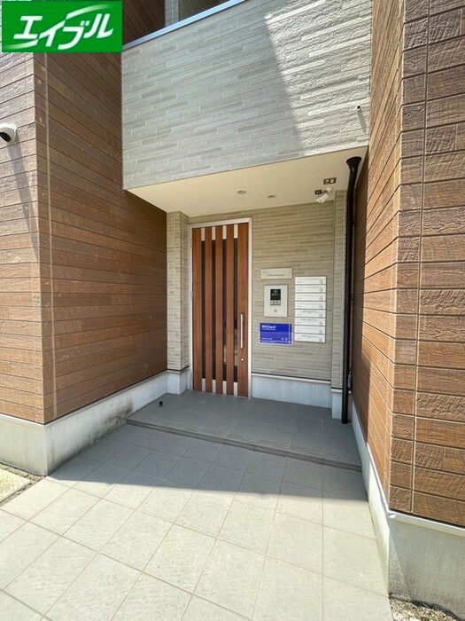 物件外観写真5　(エントランス部分)