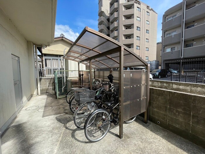 物件外観写真3　(駐輪場)