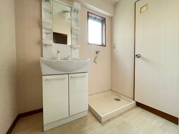 物件内観写真14　(洗濯機置場)