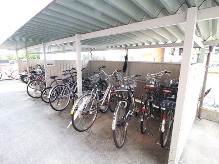 物件外観写真3　(駐輪場)