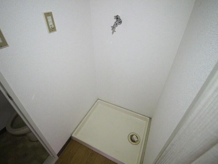 物件内観写真13　(洗濯機置場)