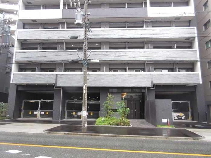 物件外観写真2　(エントランス部分)