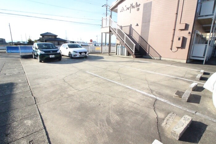 物件外観写真3　(駐車場)
