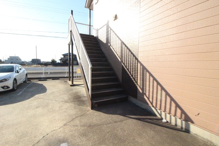 物件外観写真6　(エントランス部分)