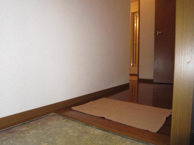 物件内観写真5　(玄関)