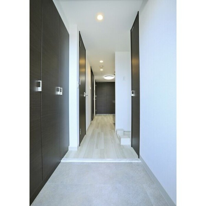 物件内観写真12　(玄関)