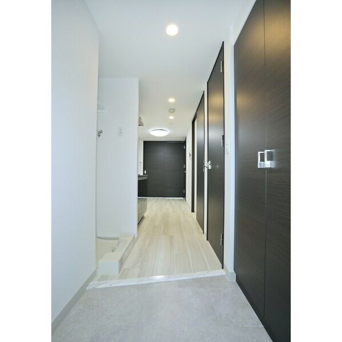 物件内観写真13　(玄関)