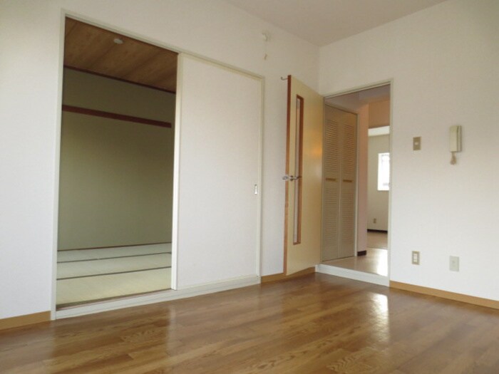 物件内観写真4　(居室)