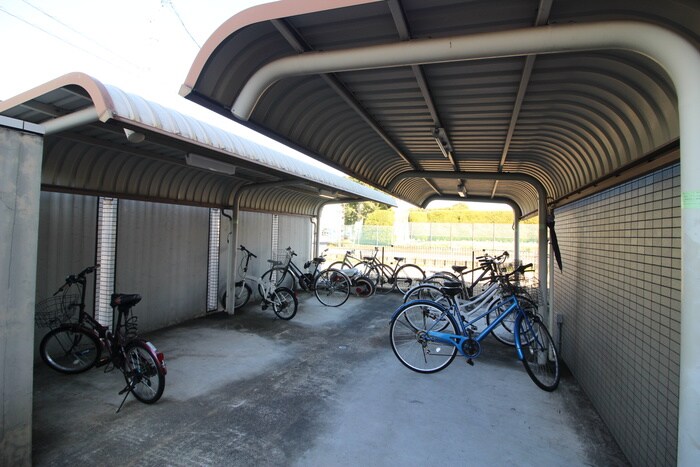 物件外観写真3　(駐輪場)