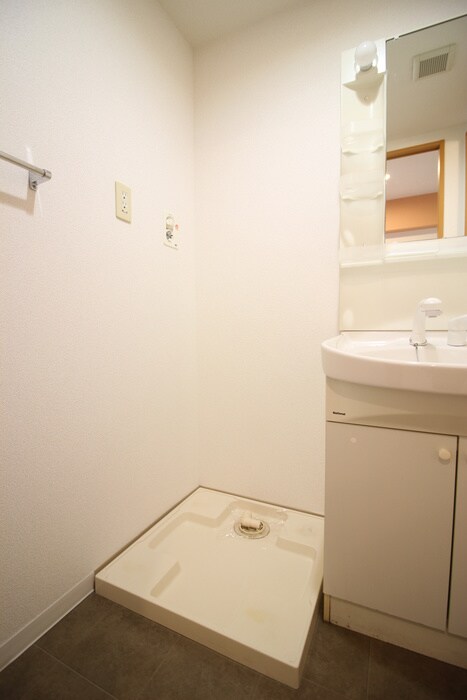 物件内観写真18　(洗濯機置場)