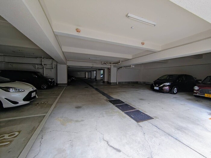 物件外観写真4　(駐車場)