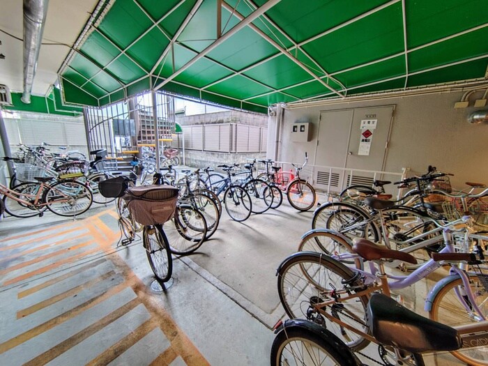 物件外観写真5　(駐輪場)