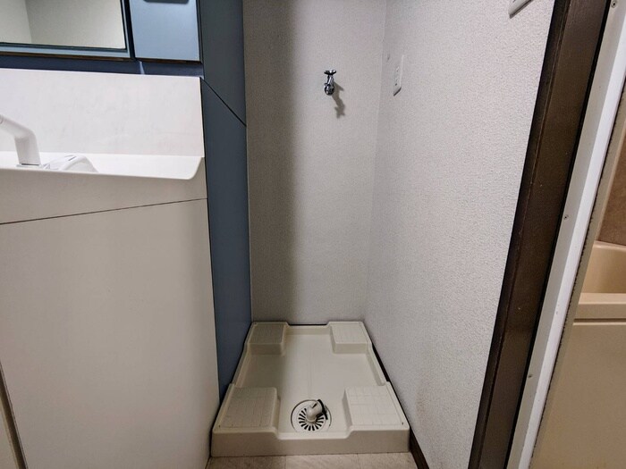 物件内観写真16　(洗濯機置場)