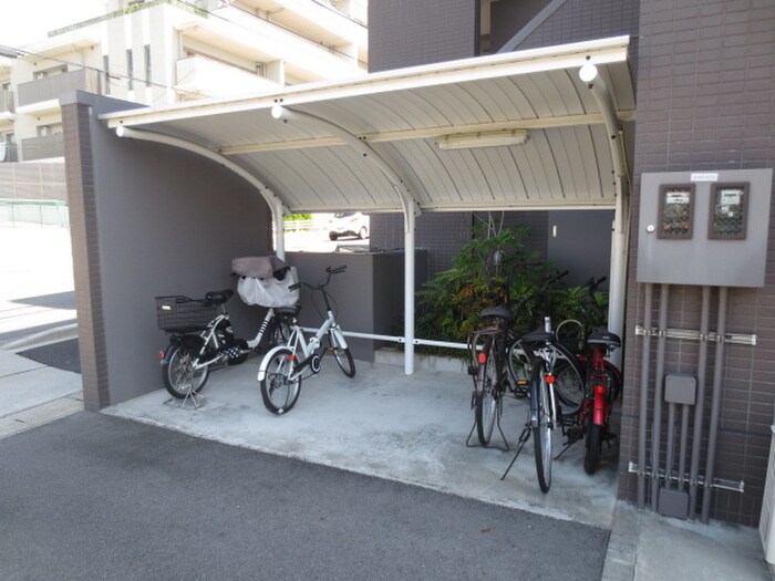 物件外観写真4　(駐輪場)