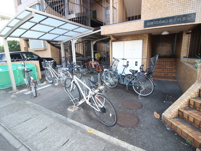 物件外観写真3　(駐輪場)