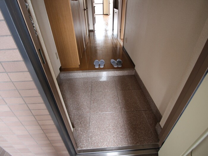 物件内観写真7　(玄関)