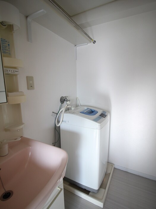 物件内観写真12　(洗濯機置場)