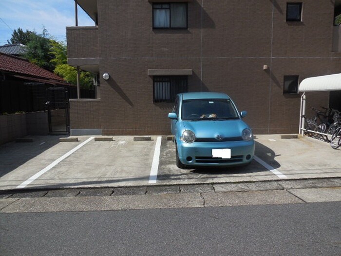 物件外観写真4　(駐車場)