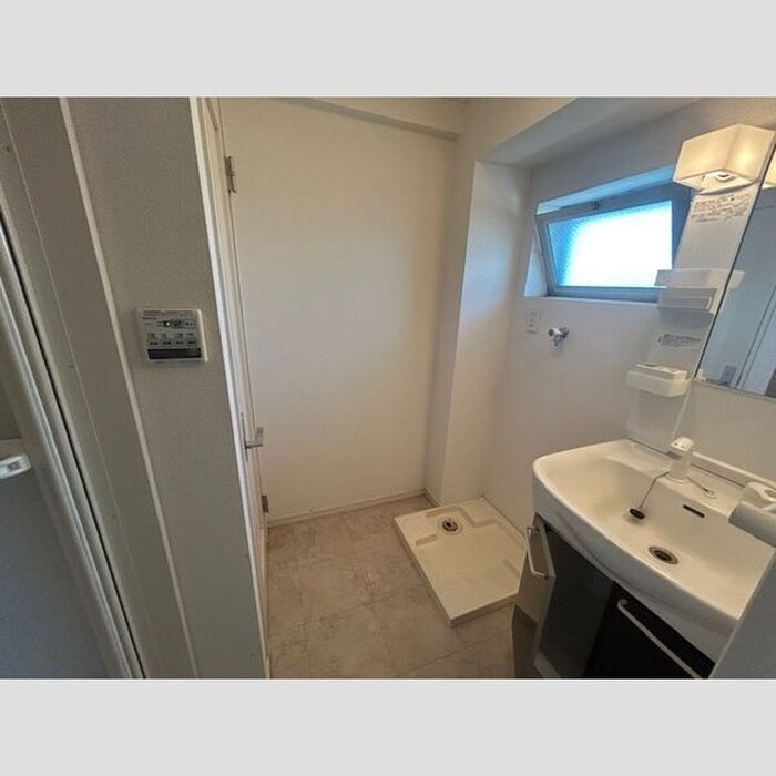 物件内観写真13　(洗濯機置場)