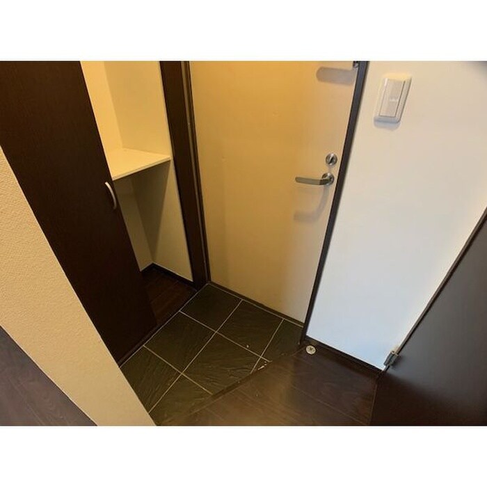 物件内観写真6　(玄関)