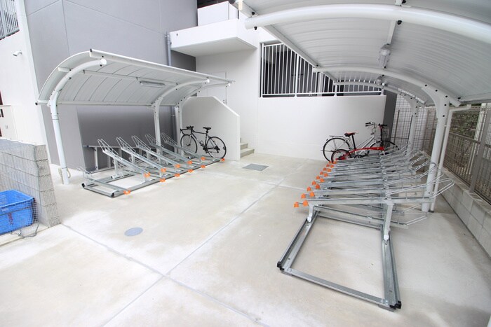 物件外観写真2　(駐輪場)