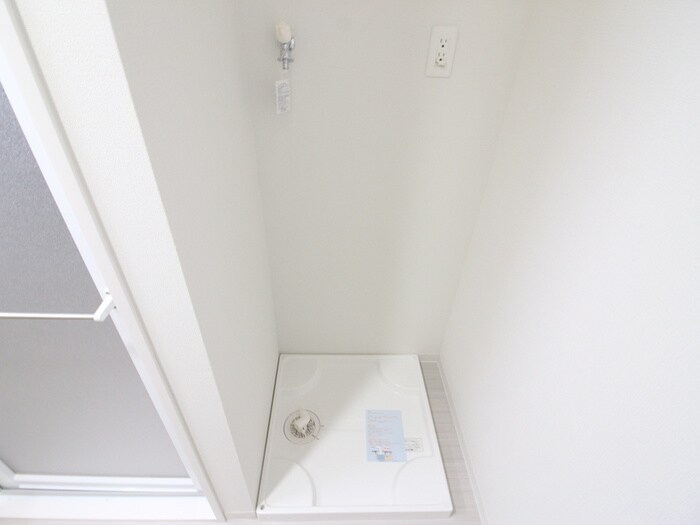 物件内観写真12　(洗濯機置場)