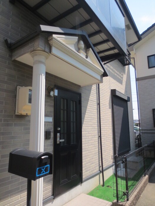 物件外観写真4　(エントランス部分)