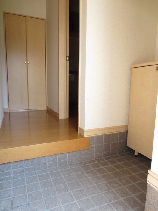 物件内観写真17　(玄関)