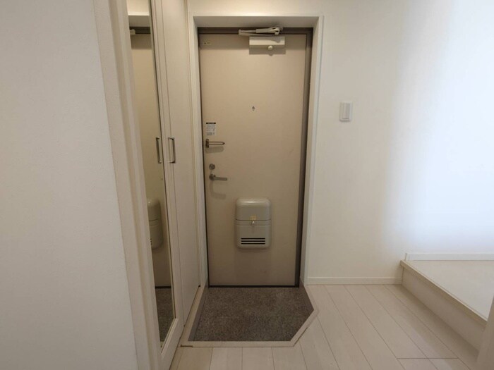 物件内観写真18　(玄関)