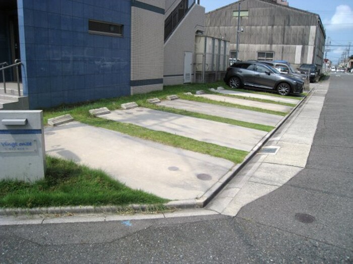 物件外観写真5　(駐車場)