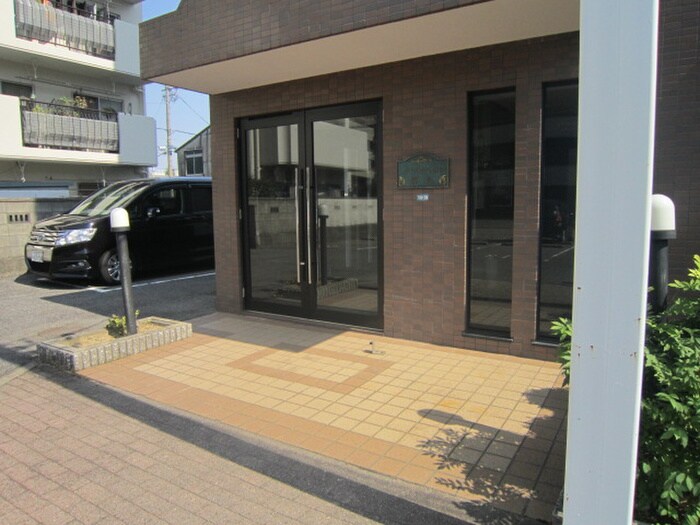 物件外観写真5　(エントランス部分)