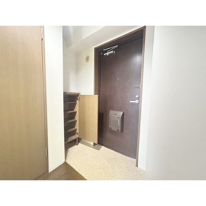 物件内観写真12　(玄関)