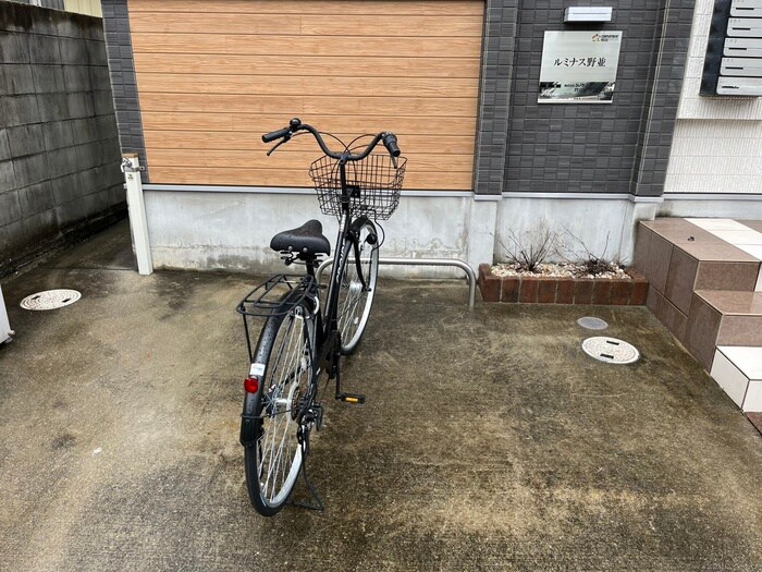 物件外観写真4　(駐輪場)