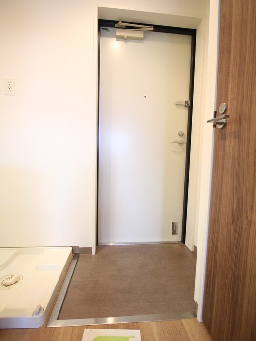物件内観写真14　(玄関)